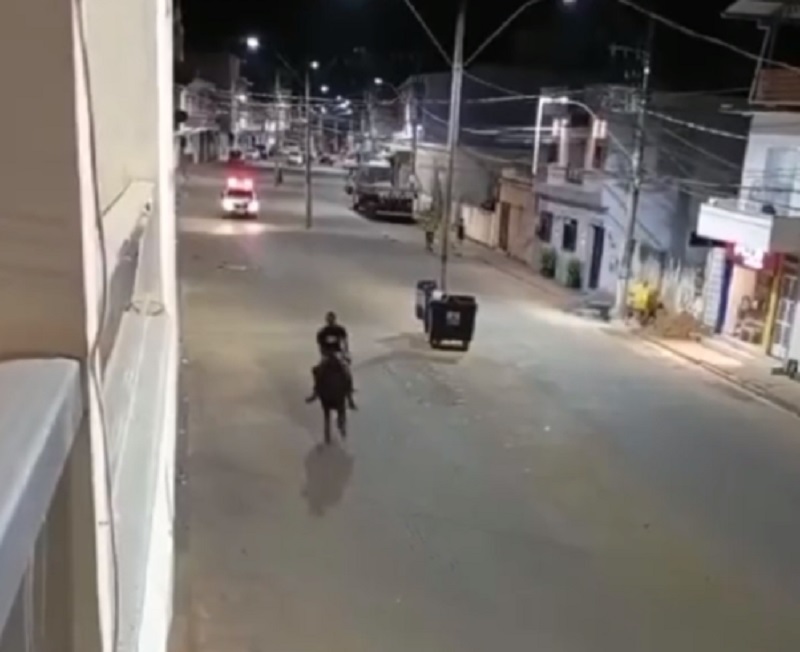Fuga a cavalo em Dores do Rio Preto-ES