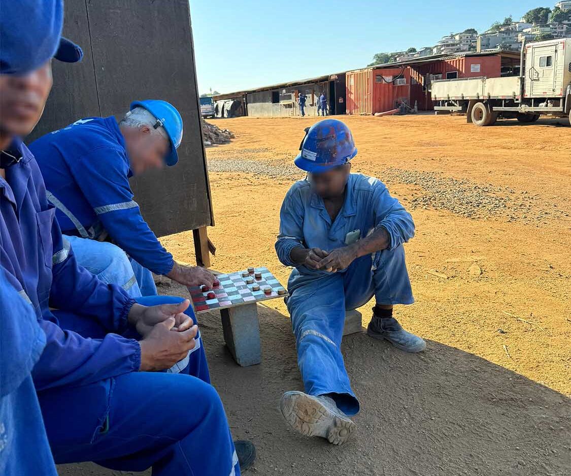 Operários parados 2-Macrodrenagem Cachoeiro