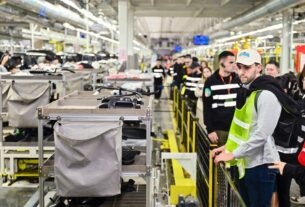 JETOUR recebe mídia global e clientes em visita à fábrica inteligente de Fuzhou