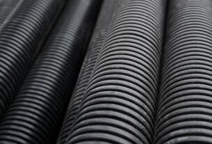 Mangueiras industriais oferecem transporte seguro de fluidos químicos