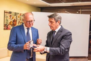 Falcão é homenageado com Ordem da Estrela da Itália