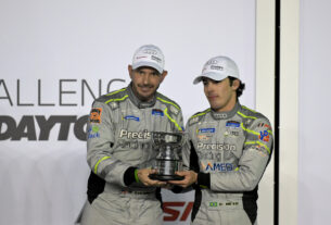 Piloto Celso Neto estreia com pódio em competição nos EUA