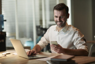 Pearson lança tutor digital para comunicação no trabalho