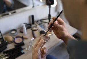 Maquiagem influencia imagem profissional e pode impactar no ambiente de trabalho