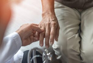 Parkinson também afeta pessoas antes dos 50 anos