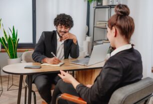 Candidato revela perfil ao falar de defeitos e qualidades