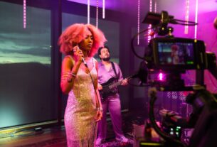 Sonastério ilumina lança novo episódio com Augusta Barna com faixas inéditas