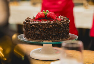 Fábrica de Bolo Vó Alzira lança sabor em parceria social