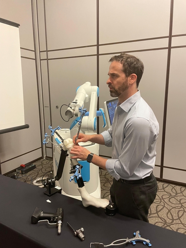 Robótica auxilia resultados na cirurgia de prótese do joelho