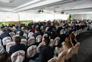 Brasil precisa reindustrializar, alerta professor da FGV