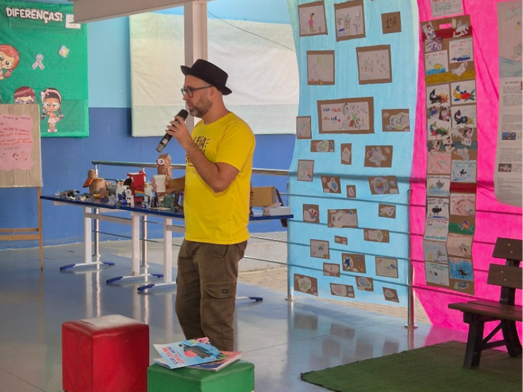 Autor leva o Projeto Douradinho a mil estudantes de Imbituba (SC)