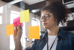 Compras antecipadas de brindes evitam atrasos e taxas de urgência