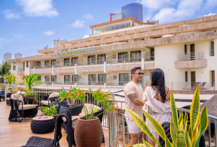 Hotel em Natal lança curso gratuito de garçom com premiações