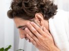 Dermatologista alerta os 5 maiores erros na limpeza do rosto