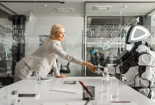 IA no trabalho cresce, mas confiança não acompanha