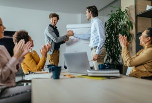 Feedback ao líder fortalece confiança e relações no trabalho