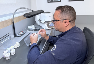 Demanda por sorriso natural muda laboratórios de prótese