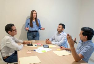 Escassez de talentos mantém pressão no mercado de trabalho