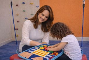 Psicóloga cria kits terapêuticos para suporte ao autismo
