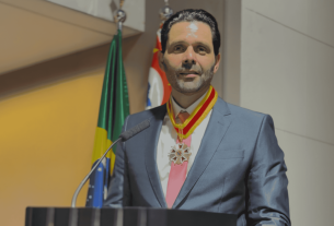 Empresário do setor automotivo é condecorado