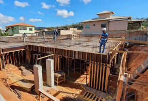 Especialista fala sobre juros altos, moradia e saneamento